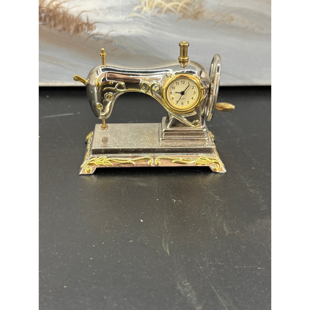 Vintage Miniature Sewing Machine Desk Clock Silver Gold Colored Quartz Novelty